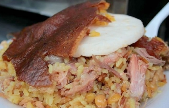 Lechona Cundinamarquesa de Arroz