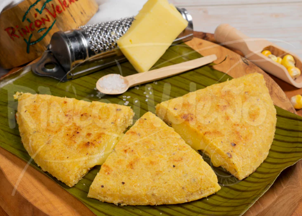 Arepa de Chontaduro con Queso Huilense