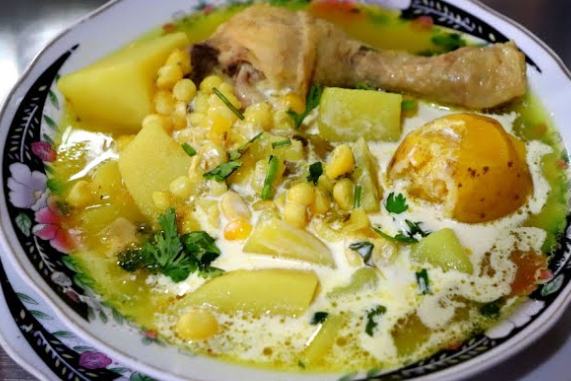 Sopa de maíz “tipo paisa” con queso