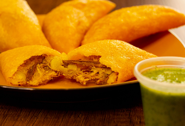 Empanada Valluna de Chontaduro y Queso